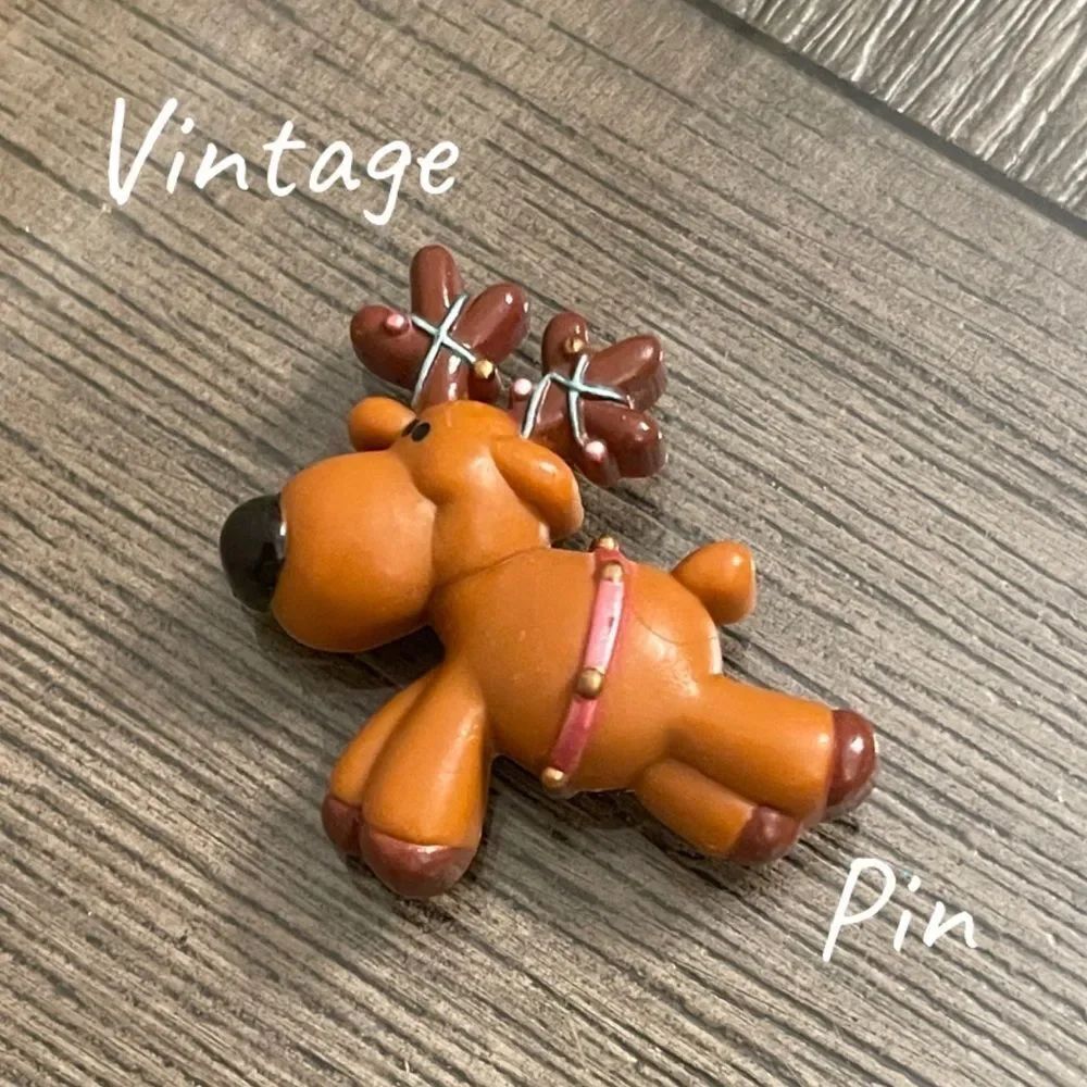 Vintage Russ Brown Reindeer Brooch - Christmas Brooch Holiday Pin
